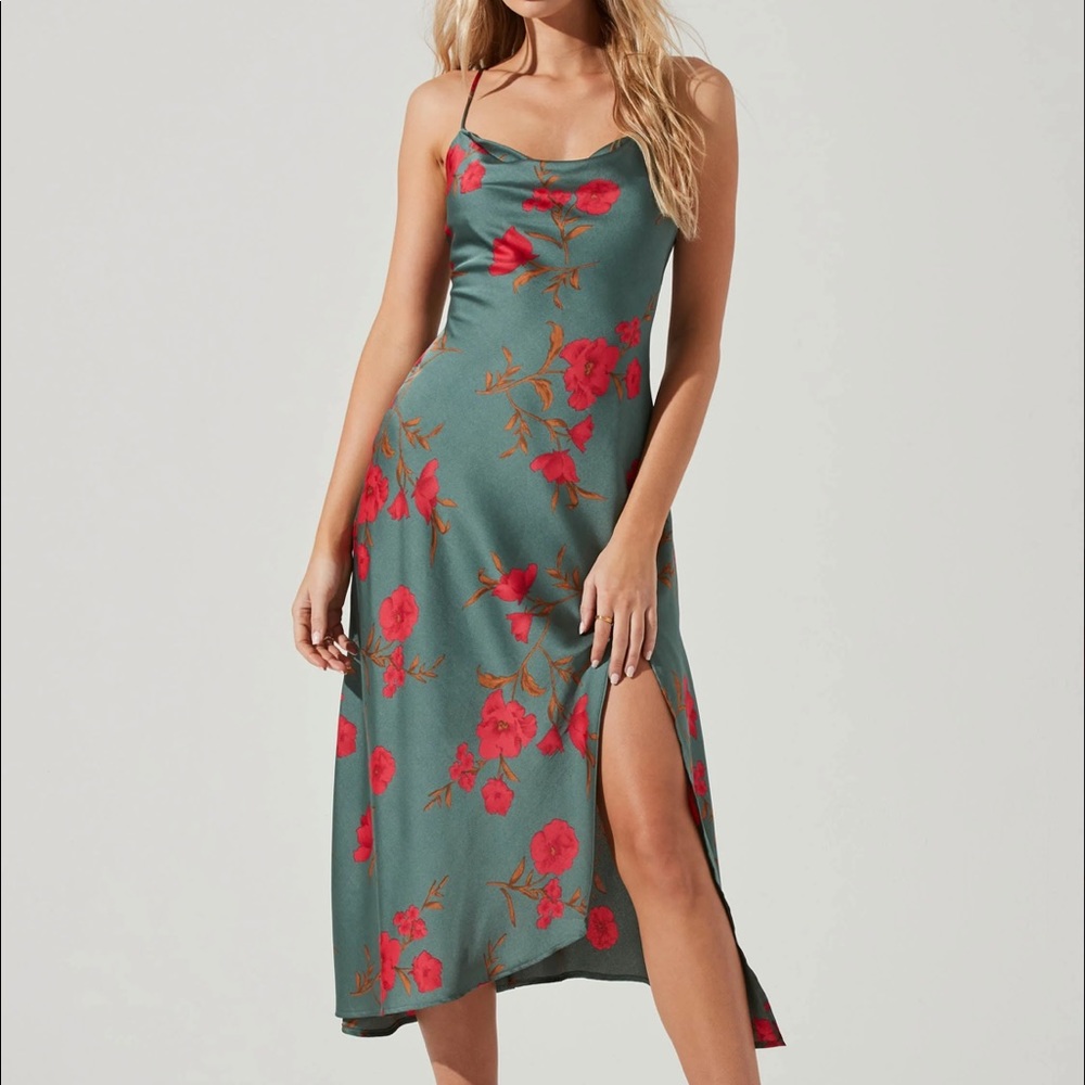 ASTR The Label Gaia Floral Midi Dress
